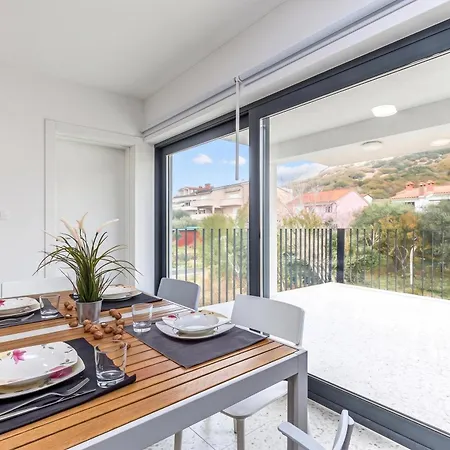 Appartement Sapore Di Mare With Shared Pool *